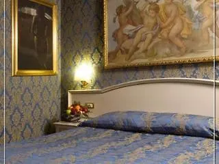 Hotel Relais Piazza Di Spagna 4*